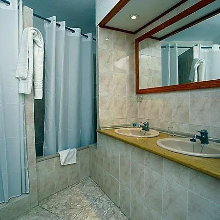 Aparthotel Checkin Atlantida Los Cristianos (Tenerife)