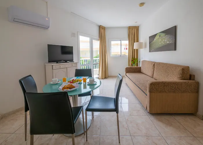 Apartahotel Checkin Atlántida Los Cristianos (Tenerife)